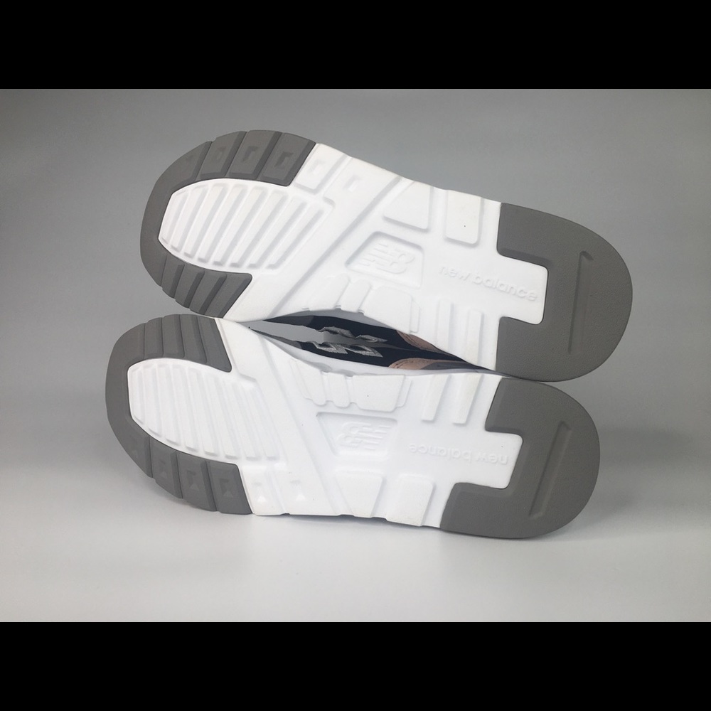 NEW BALANCE 997h CASUAL SNEAKERS - Picture 11 of 11